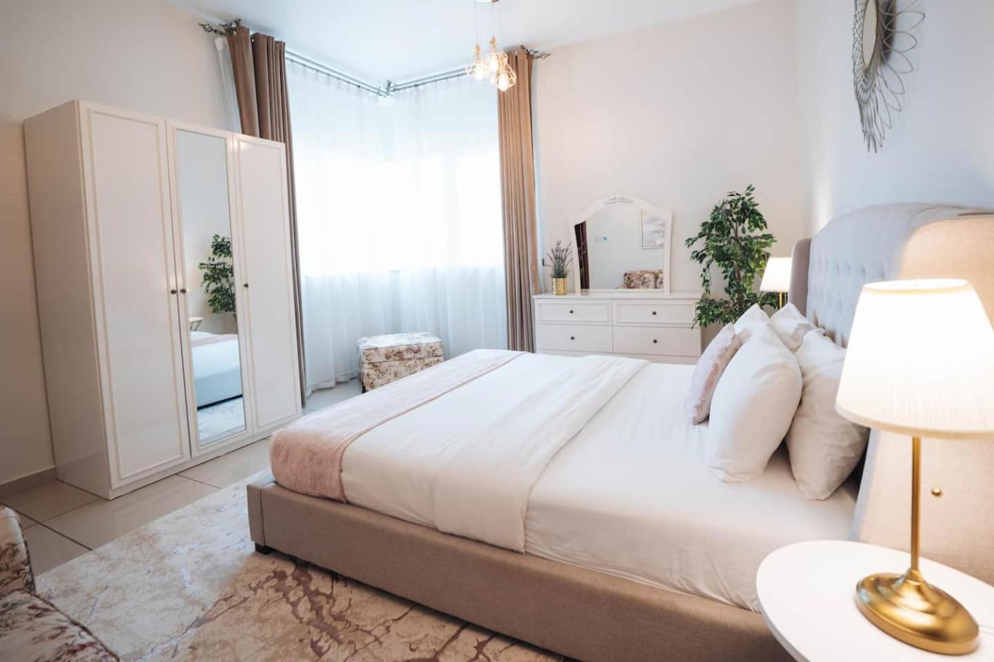 Charming Warm Suite With Amazing Views Of The City Dubai Exteriör bild